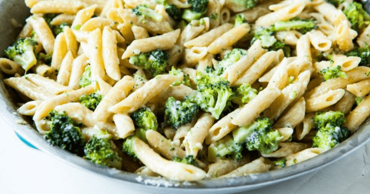 One-Pot Broccoli Alfredo Pasta for your quick and healthy WFH lunch.